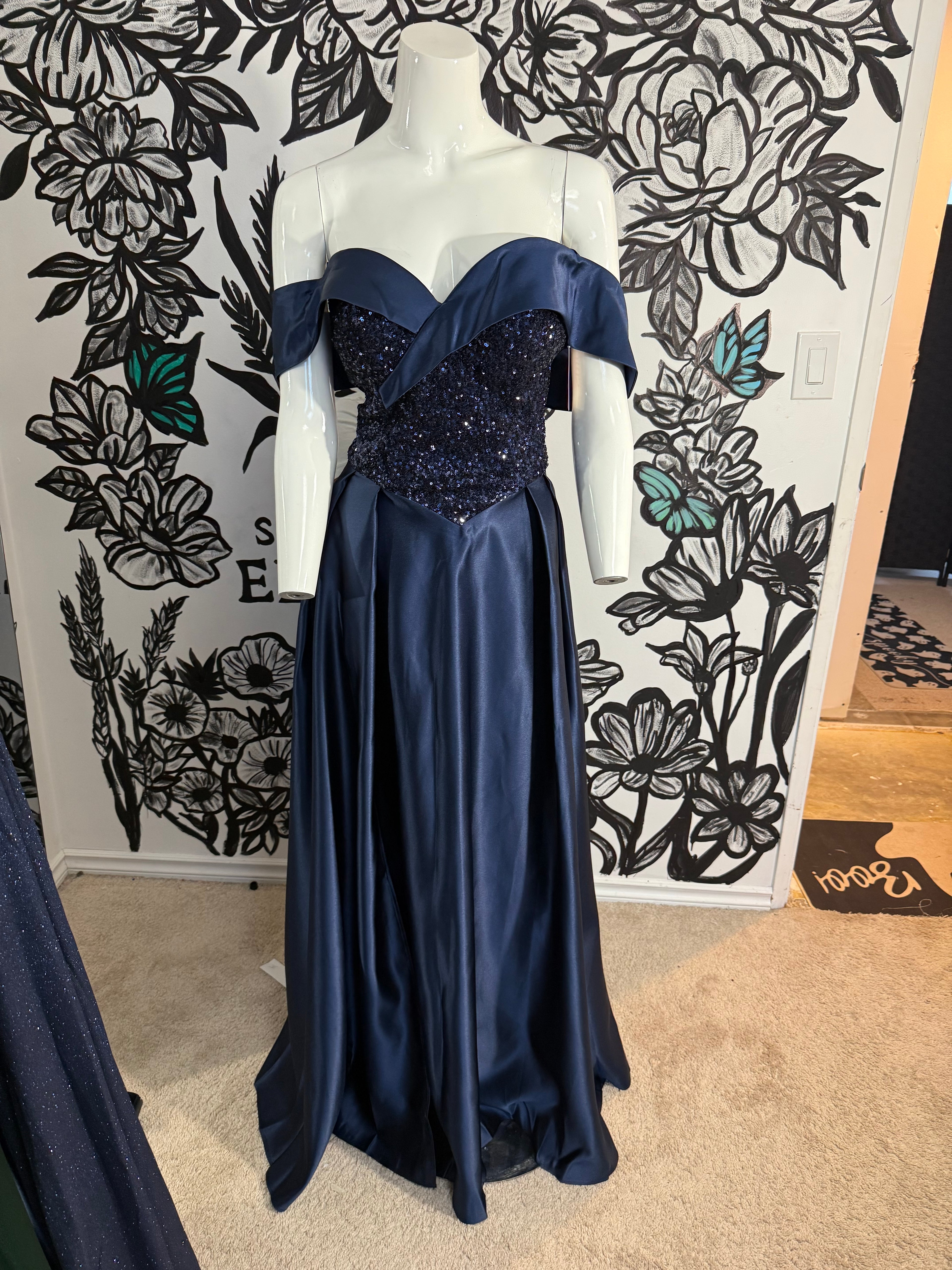 ANASTASIA Gown Size XL