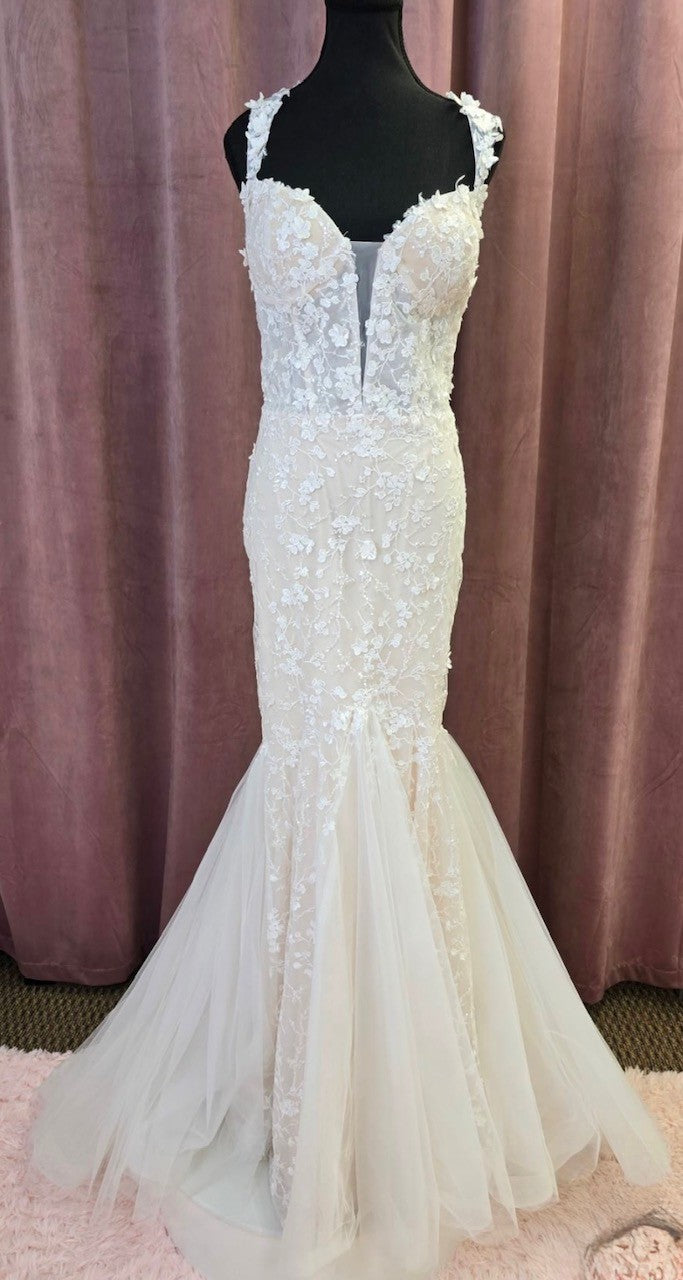 Abella: E261 Size: 18